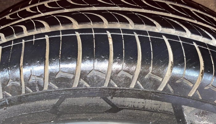 2016 Maruti Baleno DELTA PETROL 1.2, Petrol, Manual, 47,594 km, Left Rear Tyre Tread