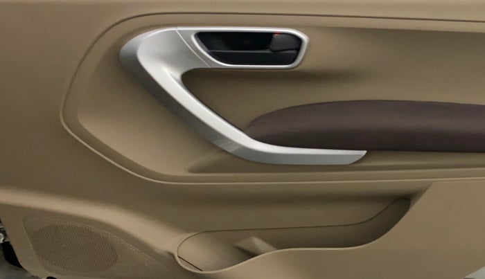 2015 Mahindra TUV300 T8, Diesel, Manual, 51,720 km, Driver Side Door Panels Control