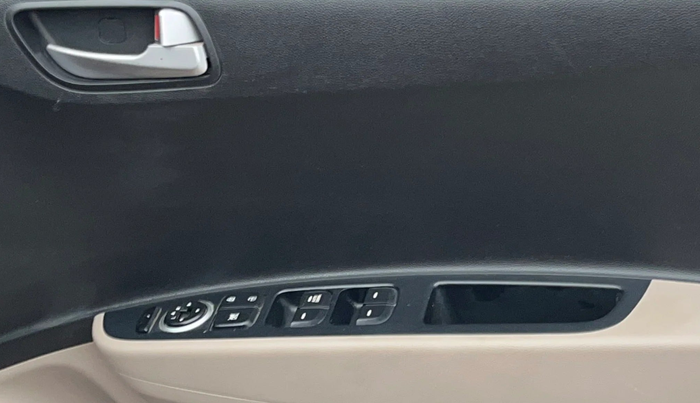 2015 Hyundai Grand i10 SPORTZ 1.2 KAPPA VTVT, Petrol, Manual, 41,078 km, Driver Side Door Panels Control