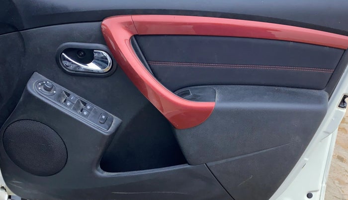 2017 Renault Duster 110 PS RXZ 4X4 MT DIESEL, Diesel, Manual, 48,607 km, Driver Side Door Panels Control