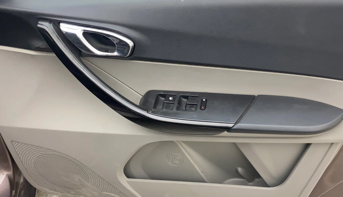 2018 Tata Tiago XZ PETROL, Petrol, Manual, 31,783 km, Driver Side Door Panels Control