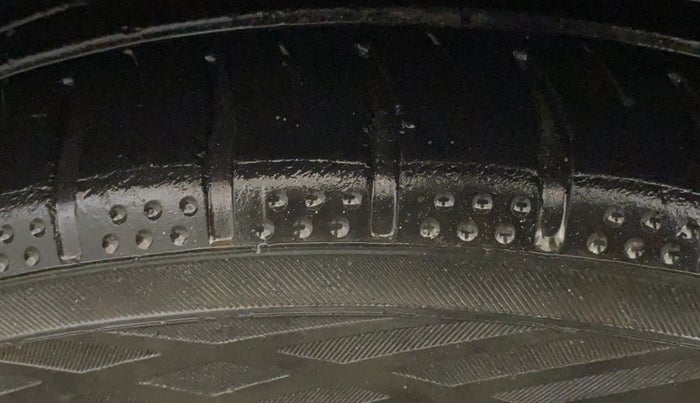 2015 Toyota Corolla Altis VL CVT PETROL, Petrol, Automatic, 81,290 km, Left Front Tyre Tread