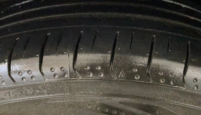 2015 Toyota Corolla Altis VL CVT PETROL, Petrol, Automatic, 81,290 km, Right Rear Tyre Tread