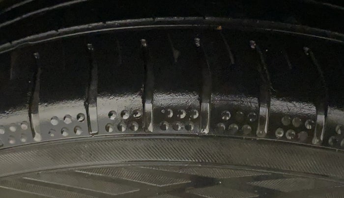 2015 Toyota Corolla Altis VL CVT PETROL, Petrol, Automatic, 81,290 km, Left Rear Tyre Tread