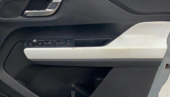 2022 Tata PUNCH CREATIVE  AMT, Petrol, Automatic, 19,470 km, Driver Side Door Panels Control