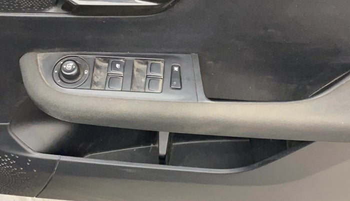 2022 Tata ALTROZ XZA PLUS DARK EDTION, Petrol, Automatic, 22,346 km, Driver Side Door Panels Control