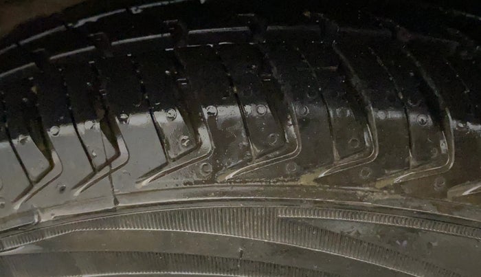 2018 Hyundai Eon ERA +, Petrol, Manual, 42,771 km, Left Rear Tyre Tread