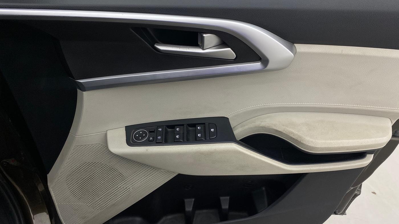 2022 KIA CARENS PRESTIGE PLUS 1.5 DIESEL 7 STR, Diesel, Manual, 1,15,064 km, Driver Side Door Panels Control