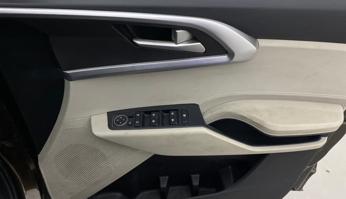 2022 KIA CARENS PRESTIGE PLUS 1.5 DIESEL 7 STR, Diesel, Manual, 1,15,064 km, Driver Side Door Panels Control