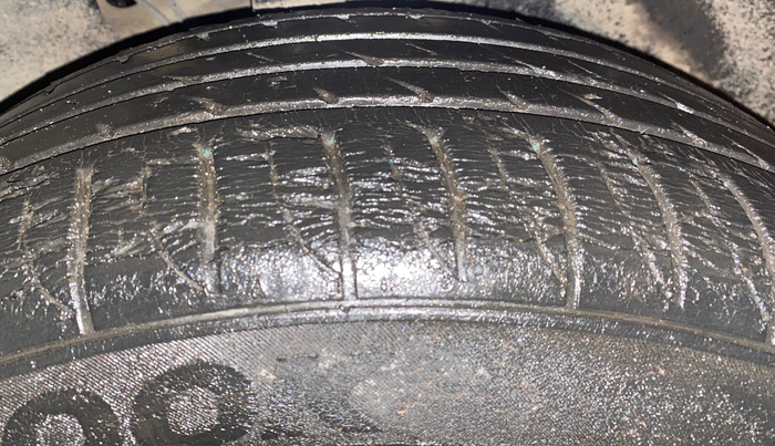 2016 Skoda Superb L&K 1.8 TSI AT, Petrol, Automatic, 28,278 km, Right Front Tyre Tread