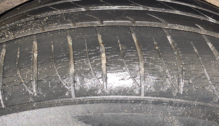 2016 Skoda Superb L&K 1.8 TSI AT, Petrol, Automatic, 28,278 km, Left Rear Tyre Tread