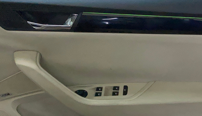 2016 Skoda Superb L&K 1.8 TSI AT, Petrol, Automatic, 28,278 km, Driver Side Door Panels Control