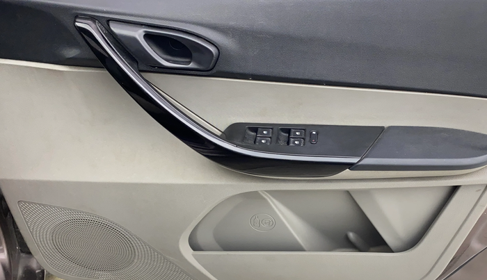 2017 Tata Tiago XT PETROL, Petrol, Manual, 88,698 km, Driver Side Door Panels Control
