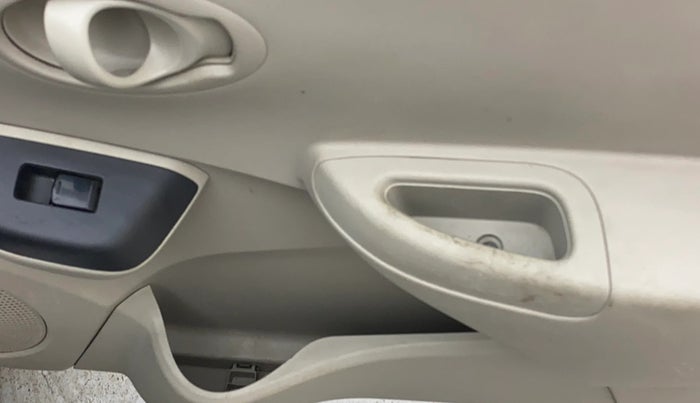 2016 Datsun Go Plus T, Petrol, Manual, 51,215 km, Driver Side Door Panels Control