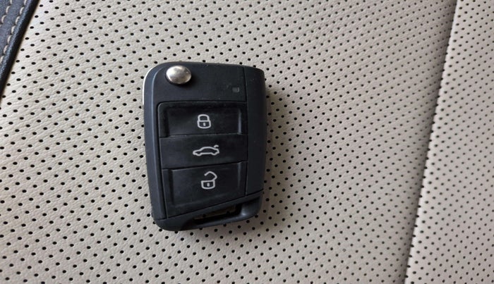 2023 Skoda SLAVIA STYLE 1.0L TSI AT, Petrol, Automatic, 45,216 km, Key Close Up