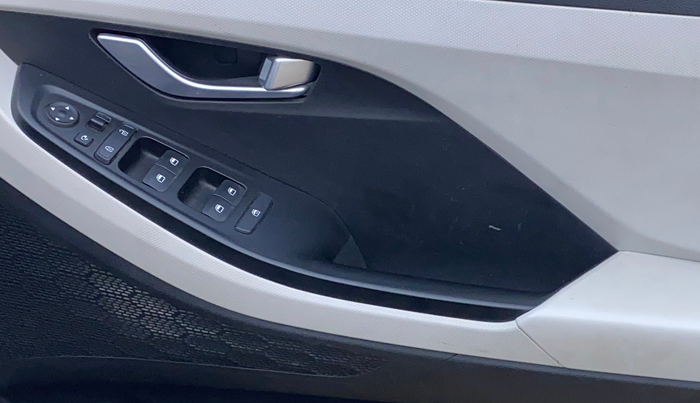 2023 Hyundai Creta SX 1.5 PETROL, Petrol, Manual, 26,185 km, Driver Side Door Panels Control