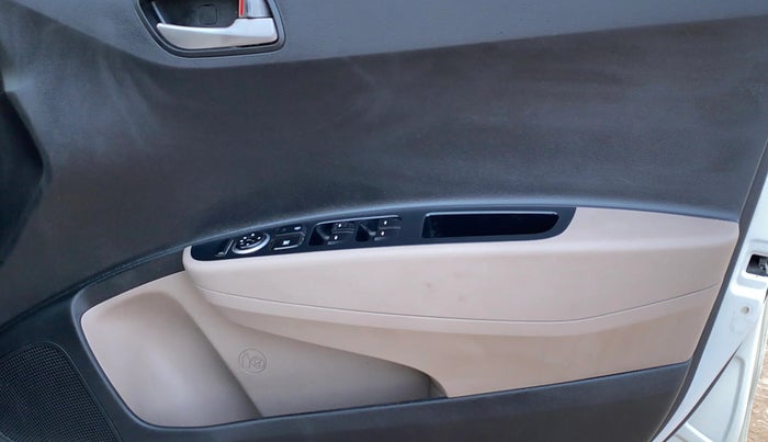 2014 Hyundai Xcent S 1.2, Petrol, Manual, 76,933 km, Driver Side Door Panels Control