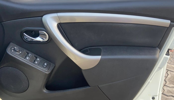 2021 Renault Duster RXZ 1.5 PETROL MT, Petrol, Manual, 1,10,497 km, Driver Side Door Panels Control