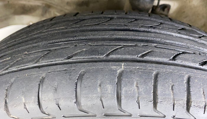 2011 Maruti Wagon R 1.0 LXI CNG, CNG, Manual, 42,228 km, Left Front Tyre Tread