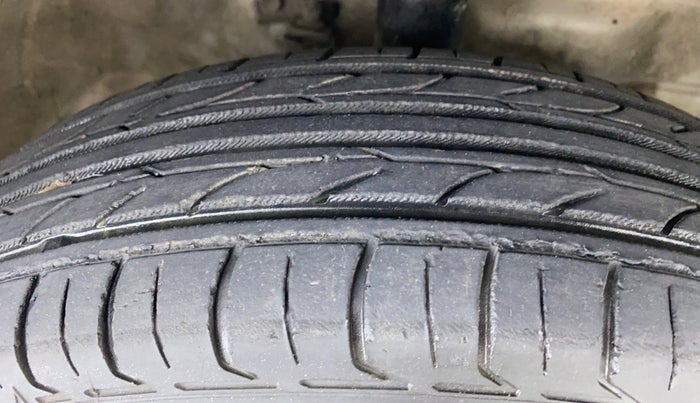 2011 Maruti Wagon R 1.0 LXI CNG, CNG, Manual, 42,228 km, Right Front Tyre Tread