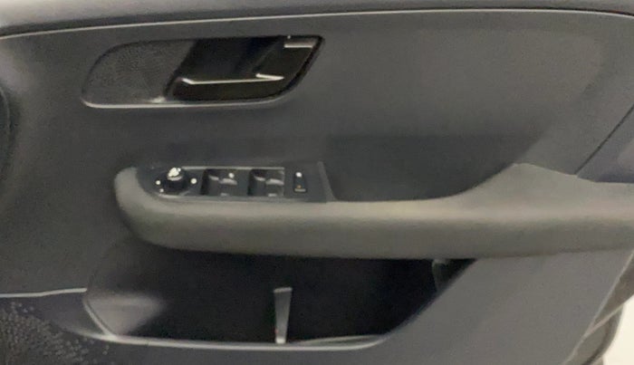 2022 Tata ALTROZ XZ PLUS DIESEL DARK EDITION, Diesel, Manual, 39,371 km, Driver Side Door Panels Control