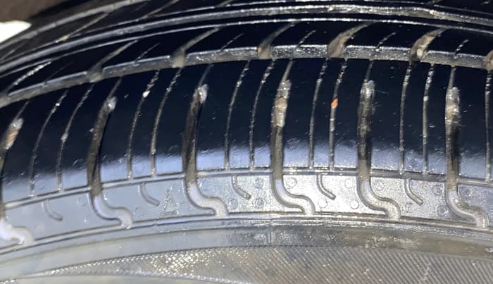 2015 Maruti Baleno DELTA PETROL 1.2, Petrol, Manual, 68,782 km, Right Rear Tyre Tread