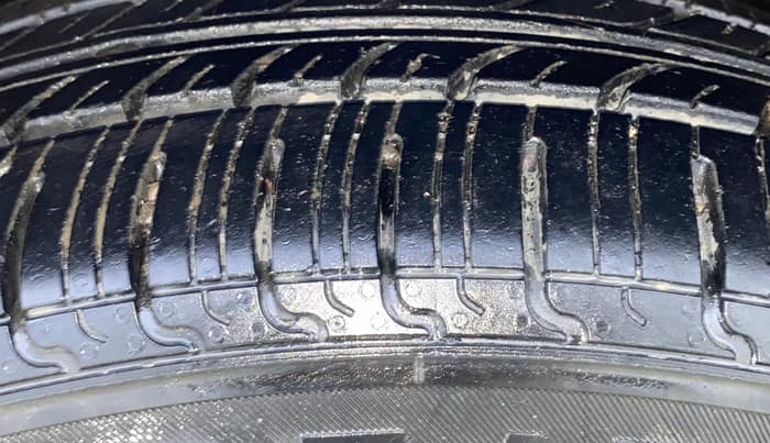 2015 Maruti Baleno DELTA PETROL 1.2, Petrol, Manual, 68,782 km, Left Front Tyre Tread