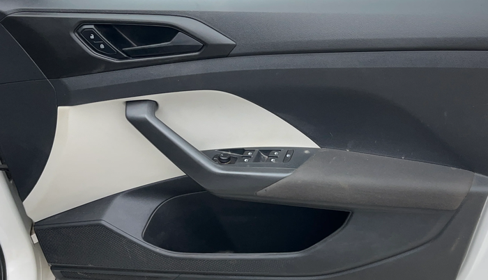 2022 Volkswagen TAIGUN COMFORTLINE 1.0 TSI MT, Petrol, Manual, 62,917 km, Driver Side Door Panels Control