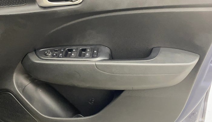 2021 Hyundai VENUE SX 1.5 CRDI, Diesel, Manual, 1,05,889 km, Driver Side Door Panels Control