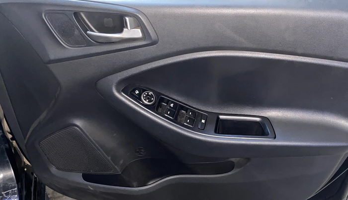 2017 Hyundai i20 Active 1.2 S, Petrol, Manual, 70,419 km, Driver Side Door Panels Control