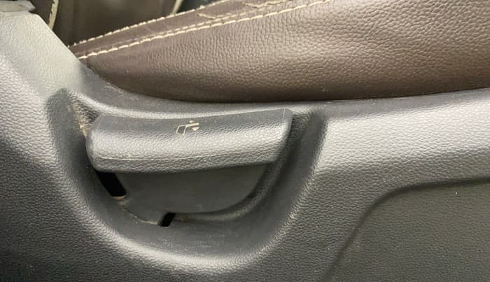 2019 Hyundai Elite i20 MAGNA PLUS 1.2, Petrol, Manual, 72,585 km, Driver Side Adjustment Panel