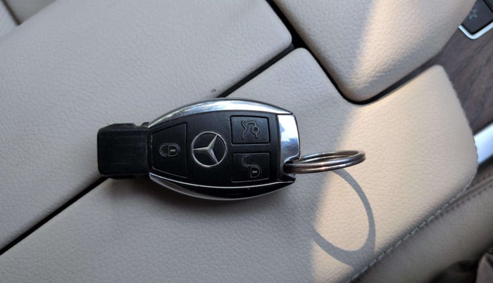 2013 Mercedes Benz E Class E 200 CGI, Petrol, Automatic, 40,546 km, Key Close Up