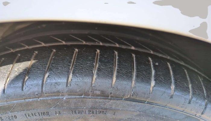 2013 Mercedes Benz E Class E 200 CGI, Petrol, Automatic, 40,546 km, Left Front Tyre Tread