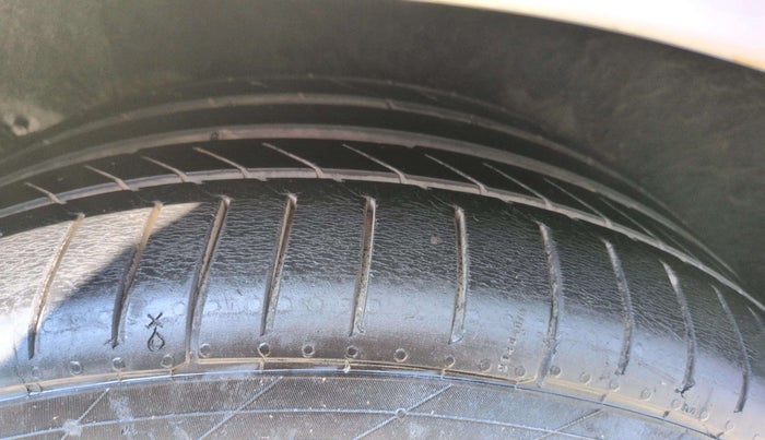 2013 Mercedes Benz E Class E 200 CGI, Petrol, Automatic, 40,546 km, Left Rear Tyre Tread