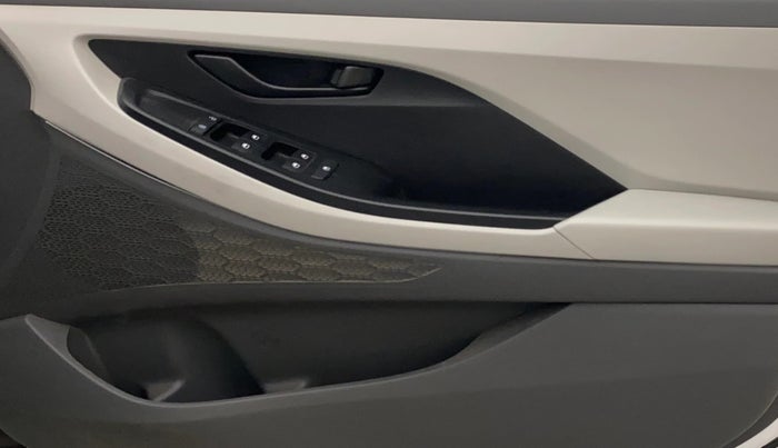 2024 Hyundai Creta E 1.5 PETROL, Petrol, Manual, 20,038 km, Driver Side Door Panels Control