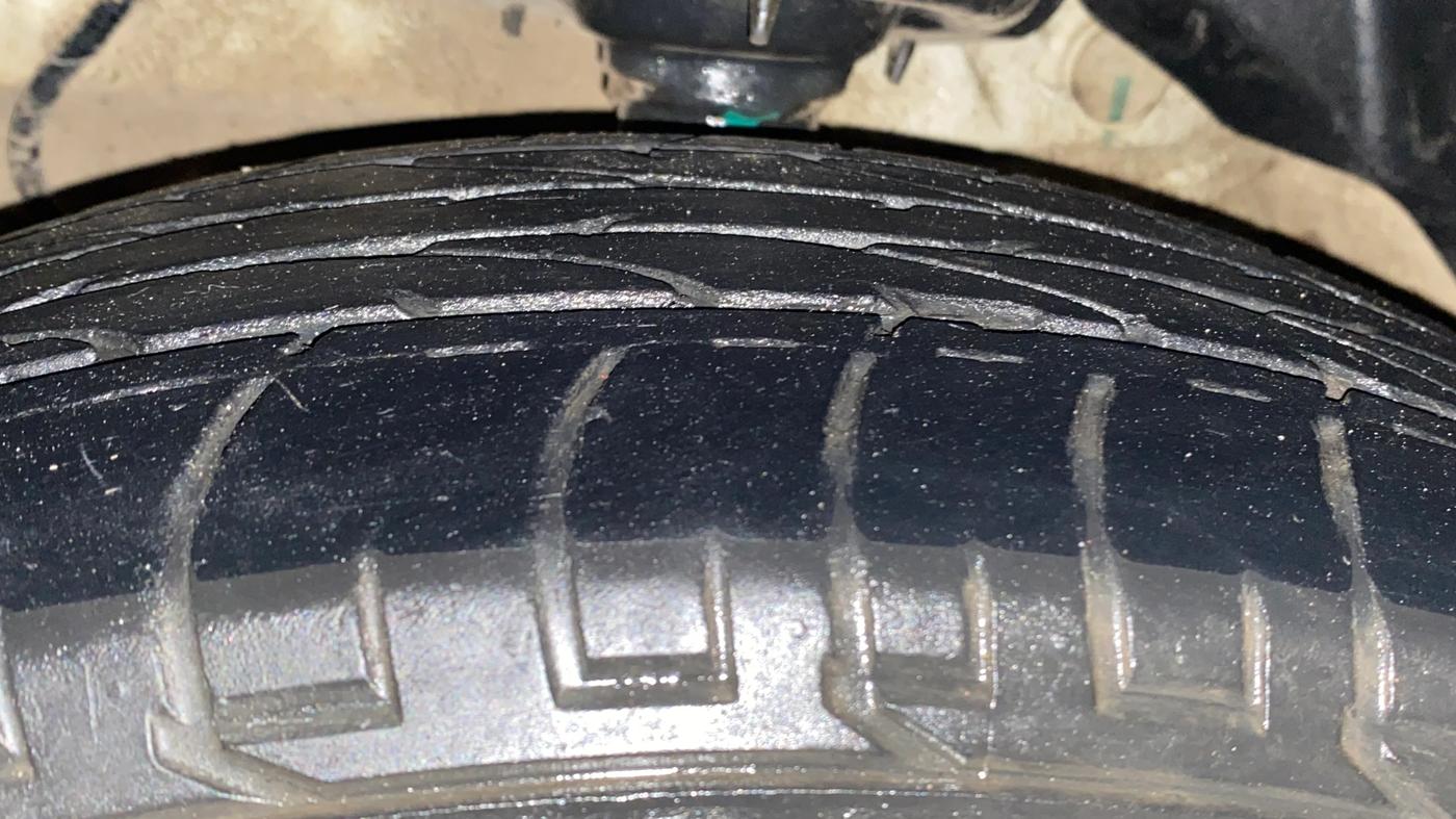 2021 Mahindra XUV300 W6 1.5 DIESEL AMT, Diesel, Automatic, 94,620 km, Left Front Tyre Tread