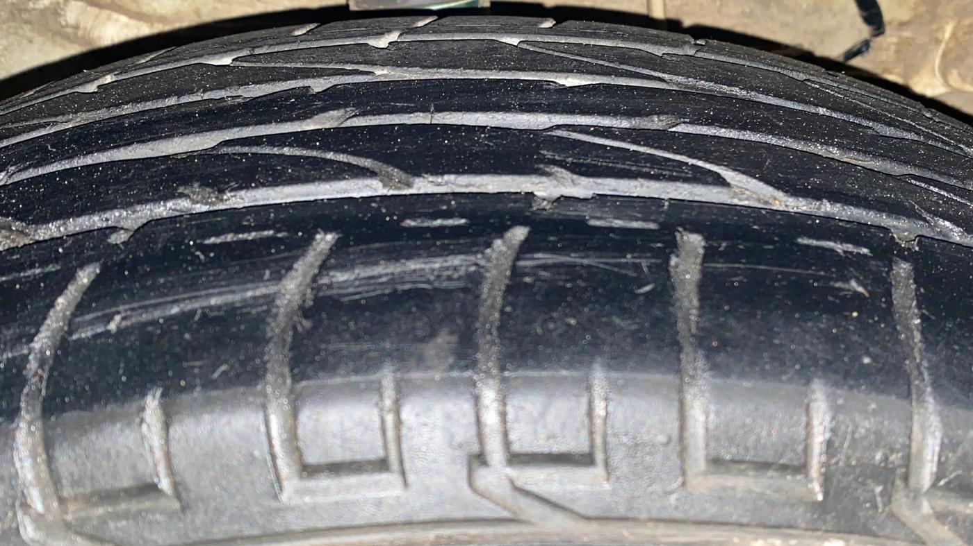 2021 Mahindra XUV300 W6 1.5 DIESEL AMT, Diesel, Automatic, 94,620 km, Right Front Tyre Tread