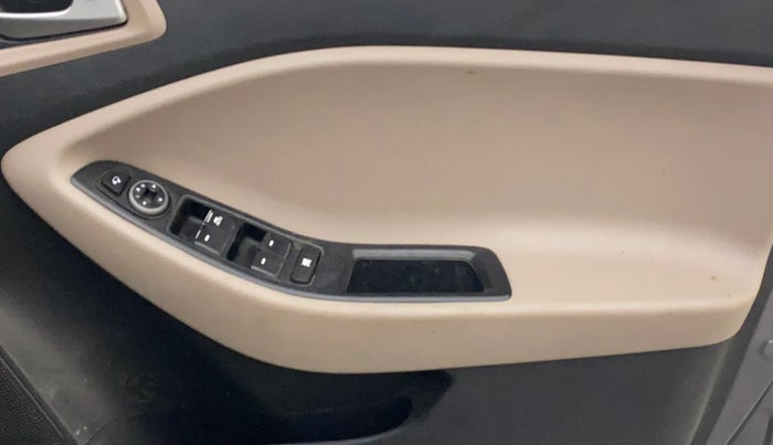 2016 Hyundai Elite i20 ASTA 1.4 CRDI (O), Diesel, Manual, 1,11,907 km, Driver Side Door Panels Control