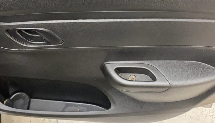 2018 Renault Kwid RXT 1.0, Petrol, Manual, 31,020 km, Driver Side Door Panels Control