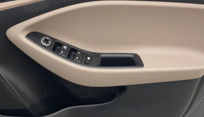 2019 Hyundai Elite i20 MAGNA PLUS 1.2, Petrol, Manual, 37,411 km, Driver Side Door Panels Control