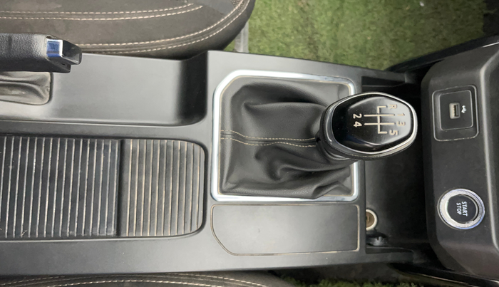 2023 Renault Kiger RXT (O) MT, Petrol, Manual, 23,310 km, Gear Lever