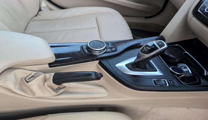 2016 BMW 3 Series 320d Luxury Line, Diesel, Automatic, 44,729 km, Gear Lever