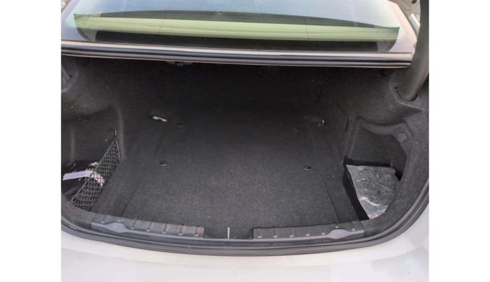 2016 BMW 3 Series 320d Luxury Line, Diesel, Automatic, 44,729 km, Boot Inside