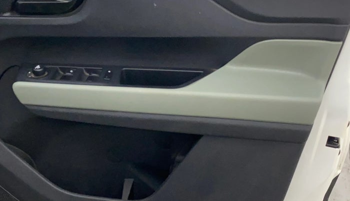 2023 Tata PUNCH ADVENTURE MT, Petrol, Manual, 18,174 km, Driver Side Door Panels Control