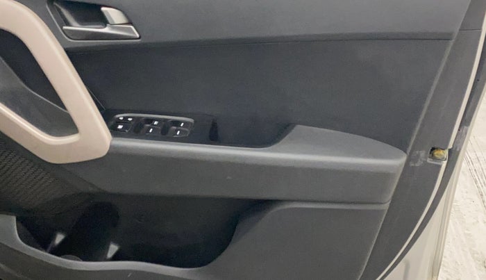 2017 Hyundai Creta SX PLUS 1.6 PETROL, Petrol, Manual, 70,971 km, Driver Side Door Panels Control