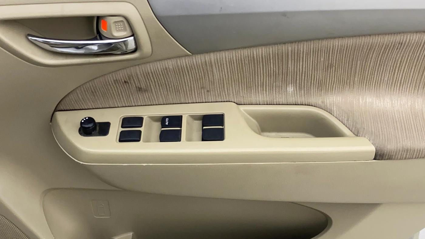 2013 Maruti Ertiga VXI, Petrol, Manual, 1,12,409 km, Driver Side Door Panels Control