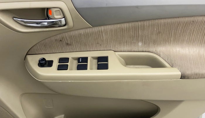 2013 Maruti Ertiga VXI, Petrol, Manual, 1,12,352 km, Driver Side Door Panels Control
