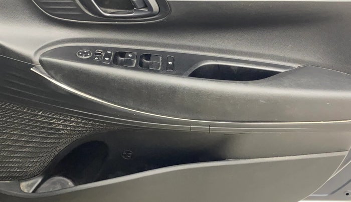 2022 Hyundai NEW I20 SPORTZ 1.2 MT, Petrol, Manual, 70,585 km, Driver Side Door Panels Control