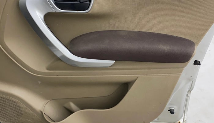 2016 Mahindra TUV300 T8, Diesel, Manual, 1,05,275 km, Driver Side Door Panels Control