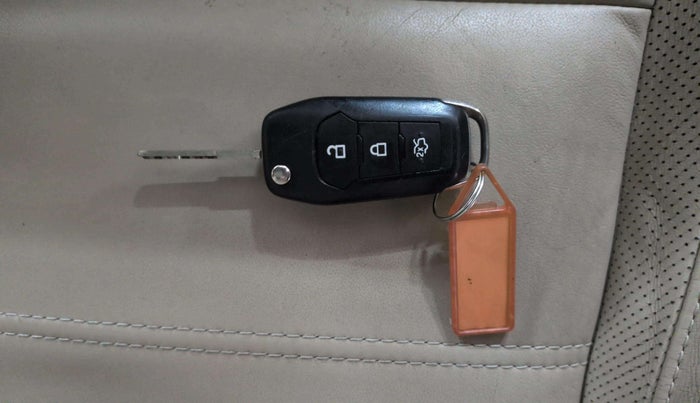 2018 Ford Endeavour TITANIUM 3.2 4X4 AT, Diesel, Automatic, 94,865 km, Key Close Up